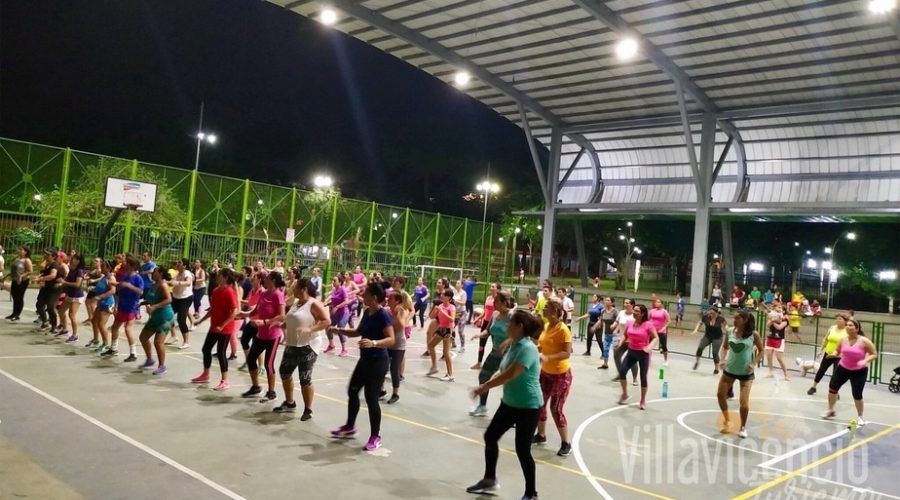 Bailar en el parque de la primera etapa